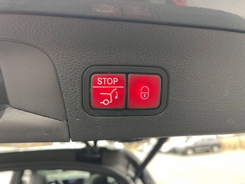 Used 2025 Mercedes-Benz GLS 580 4MATIC image 27