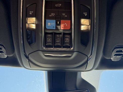 Used 2024 Jeep Wagoneer L Series II w/ Convenience Group I image 20