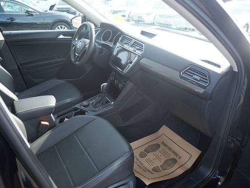 Used 2021 Volkswagen Tiguan SE w/ Panoramic Sunroof Package AWD/4WD image 15