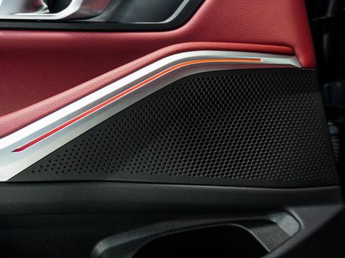 Used 2023 BMW 330i xDrive 330i xDrive w/ Driving Assistance Package image 10