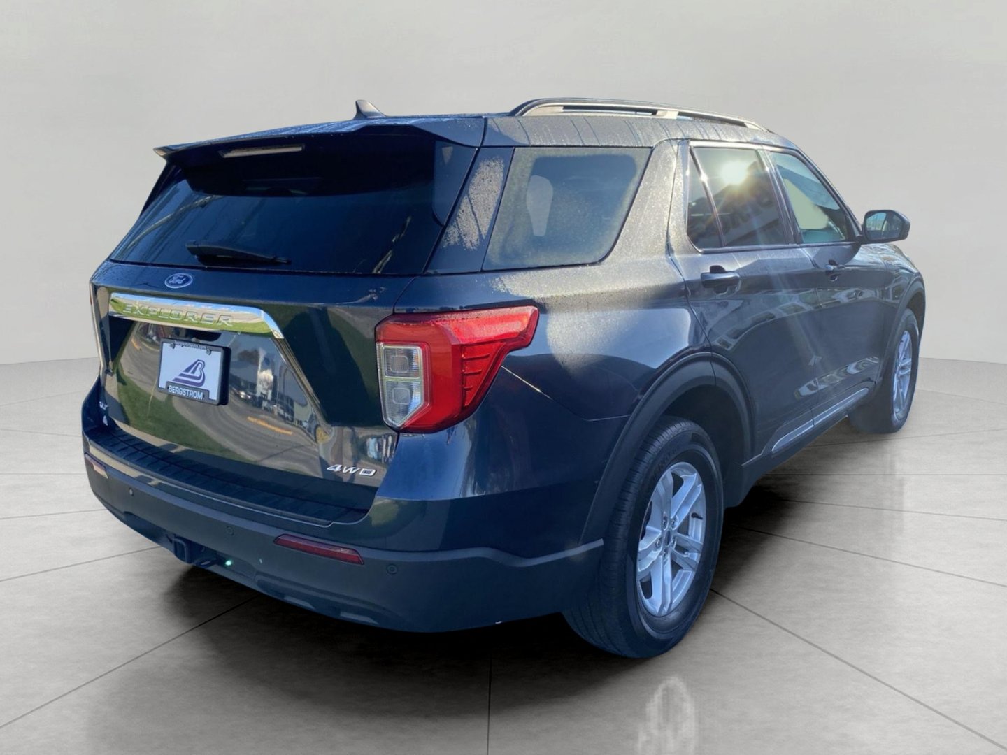 Certified 2024 Ford Explorer XLT w/ Class IV Trailer Tow Package AWD/4WD image 8