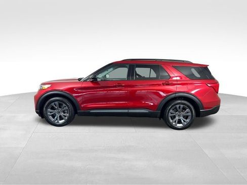 Used 2024 Ford Explorer XLT w/ Equipment Group 202A AWD/4WD image 3