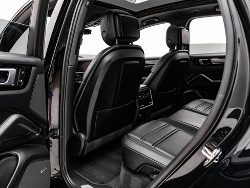 Used 2023 Porsche Cayenne S Platinum w/ Premium Package Plus image 35