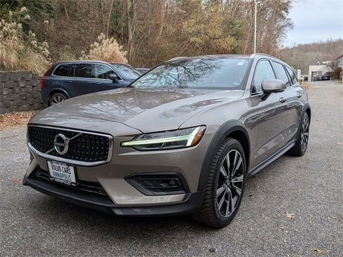Used 2020 Volvo V60 T5 Cross Country w/ Protection Package Premier image 3