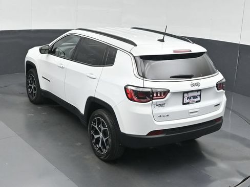 Used 2024 Jeep Compass Latitude w/ Altitude Special Edition AWD/4WD image 39