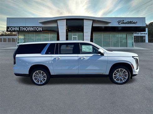 New 2026 Cadillac Escalade ESV Luxury w/ Touring Package image 4