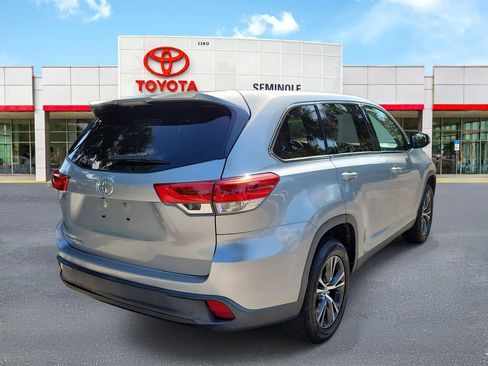 Used 2019 Toyota Highlander LE FWD image 3
