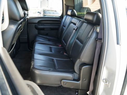 Used 2014 Chevrolet Silverado 2500 LT w/ Z71 Appearance Package AWD/4WD image 9