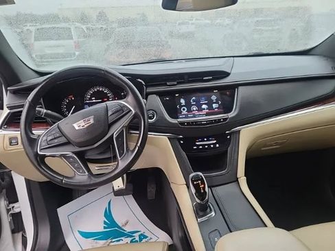 Used 2017 Cadillac XT5 Luxury w/ Driver Awareness Package image 7