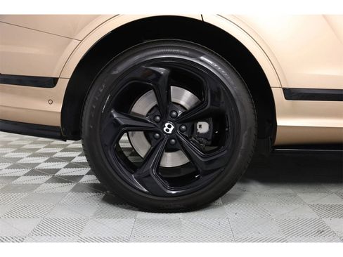 Certified 2023 Bentley Bentayga AWD/4WD image 18