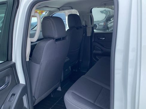 Used 2023 Nissan Frontier SV w/ Technology Package image 11