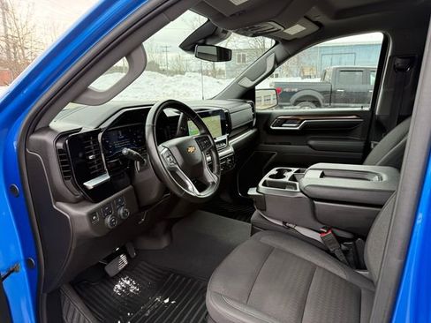 Used 2025 Chevrolet Silverado 1500 LT AWD/4WD image 3