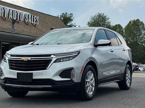 Used 2022 Chevrolet Equinox LT w/ Driver Convenience Package FWD image 2