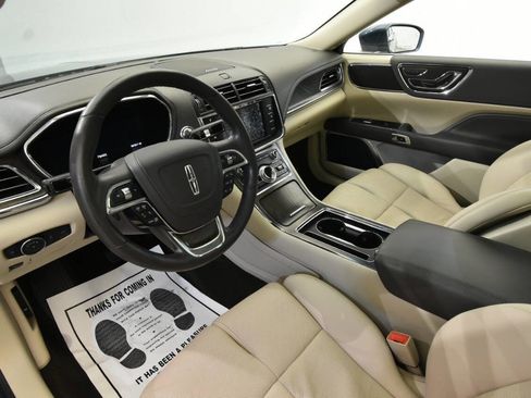 Used 2019 Lincoln Continental Select w/ Continental Climate Package image 12