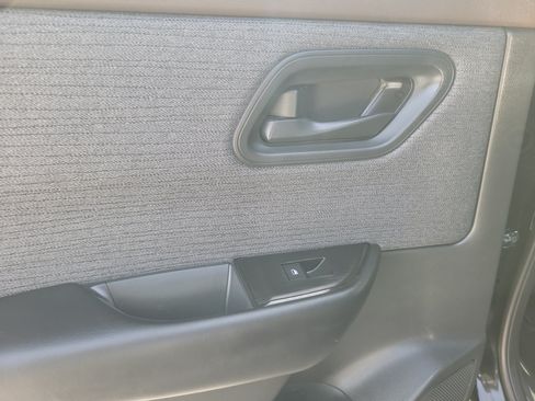 Used 2023 Nissan Rogue S FWD image 12