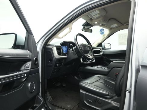 Used 2023 Ford Expedition Max XLT image 9