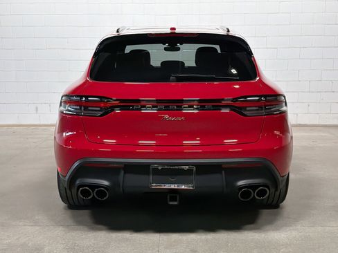 Certified 2025 Porsche Macan image 8