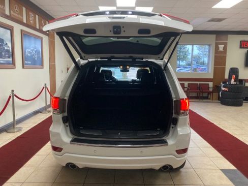 Used 2017 Jeep Grand Cherokee Overland image 13