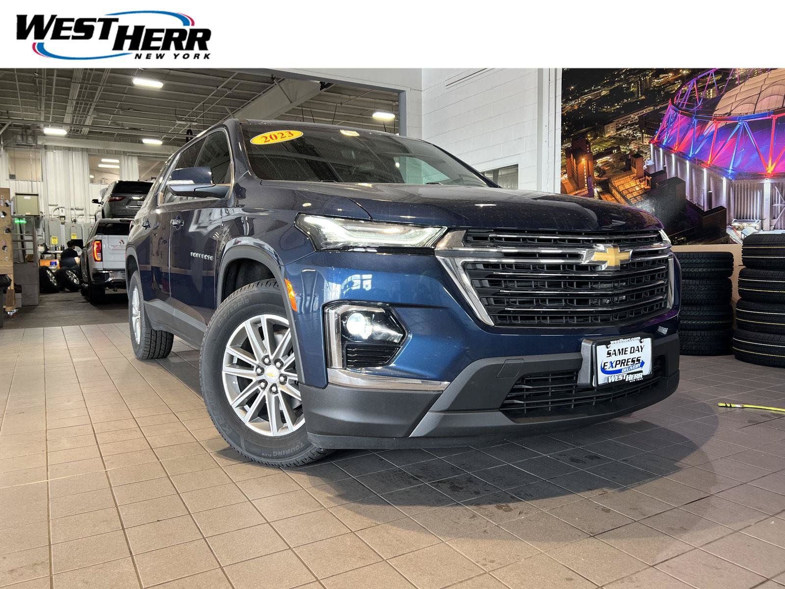 Used 2023 Chevrolet Traverse LT w/ Rear Camera Mirror Package AWD/4WD image 1