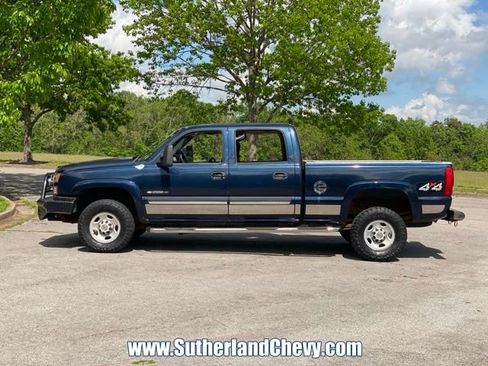Used 2005 Chevrolet Silverado 2500 LS w/ Skid Plate Package AWD/4WD image 4