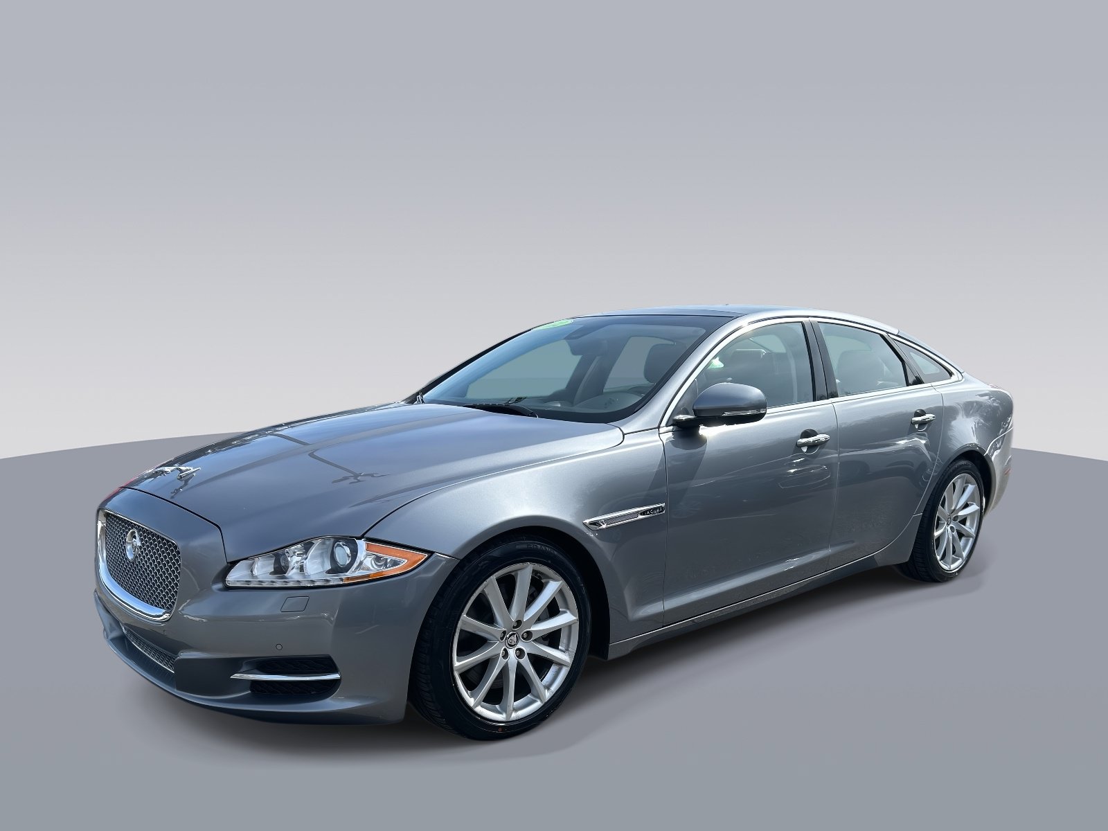 Used 2012 Jaguar XJ RWD image 7