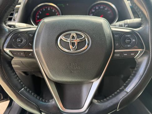 Used 2018 Toyota Camry XSE FWD image 12