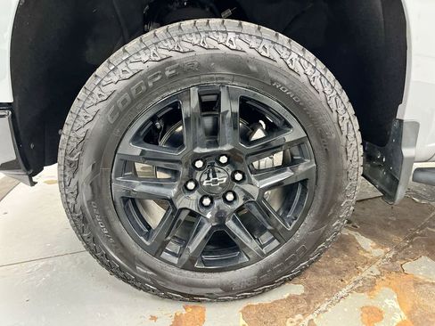 Used 2024 Chevrolet Silverado 1500 LT Trail Boss w/ Convenience Package II image 27
