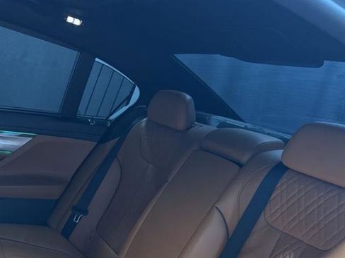 Used 2018 BMW 750i xDrive image 14