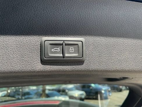 Used 2019 Audi e-tron Prestige w/ Prestige Package AWD/4WD image 24