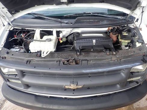 Used 2000 Chevrolet Express 3500 Extended RWD image 14