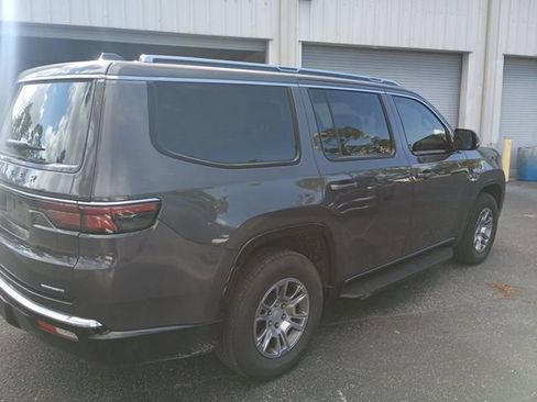 Used 2022 Jeep Wagoneer Series I RWD image 5