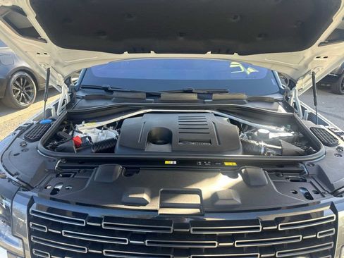 Used 2023 Land Rover Range Rover SE image 12