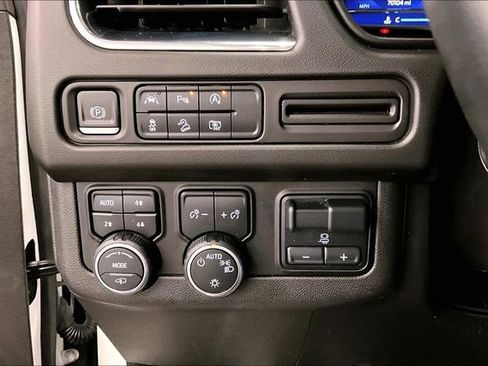 Used 2023 Chevrolet Suburban Z71 w/ Z71 Off-Road Package image 37