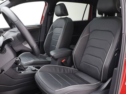 Used 2024 Volkswagen Tiguan SEL R-Line image 17