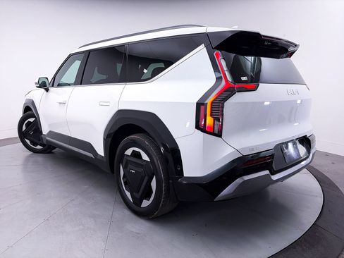 Used 2024 Kia EV9 Land AWD/4WD image 2