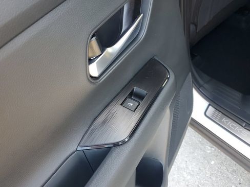 Certified 2026 Nissan Kicks SV w/ Illumination Package FWD image 17