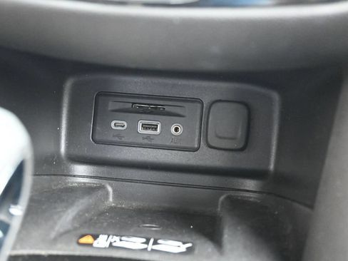 Used 2022 Chevrolet Equinox Premier FWD image 32