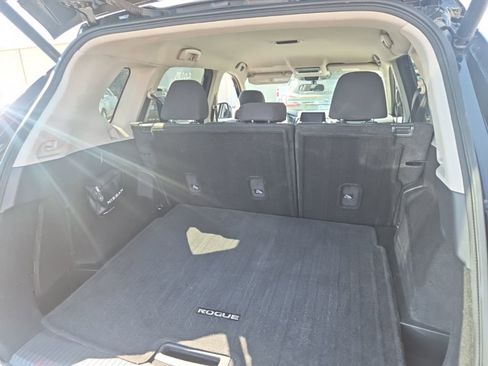 Used 2024 Nissan Rogue SV FWD image 11
