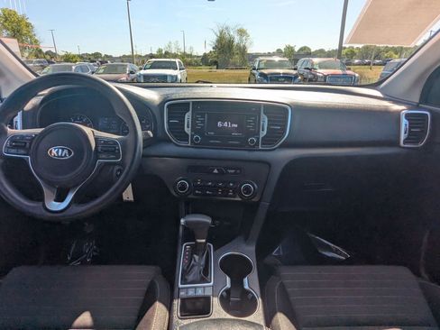 Used 2018 Kia Sportage LX AWD/4WD image 11