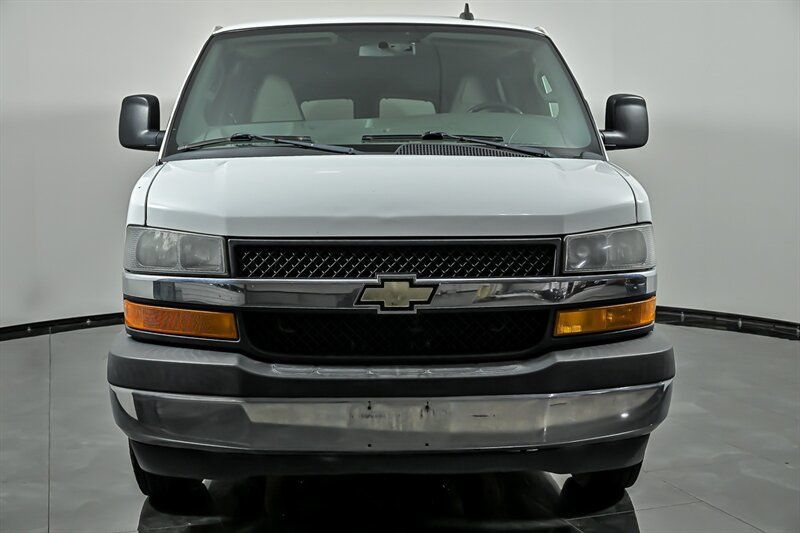 Used 2017 Chevrolet Express 3500 LT w/ LT Preferred Equipment Group RWD image 4