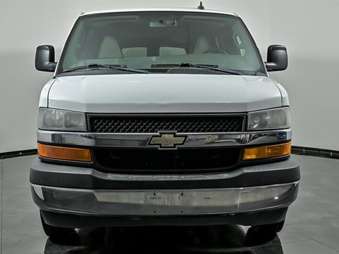 Used 2017 Chevrolet Express 3500 LT w/ LT Preferred Equipment Group RWD image 4