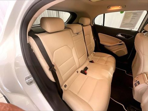 Used 2017 Mercedes-Benz GLA 250 4MATIC image 16