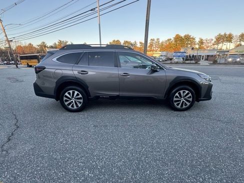 Used 2023 Subaru Outback Premium image 2