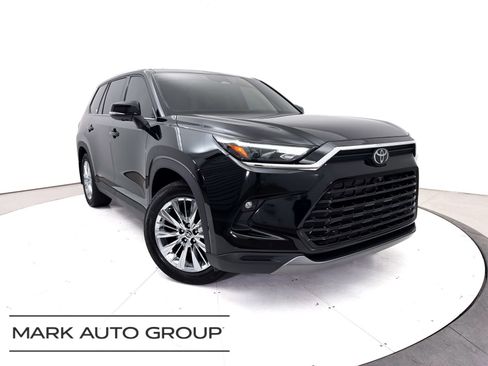 Used 2024 Toyota Grand Highlander AWD image 2