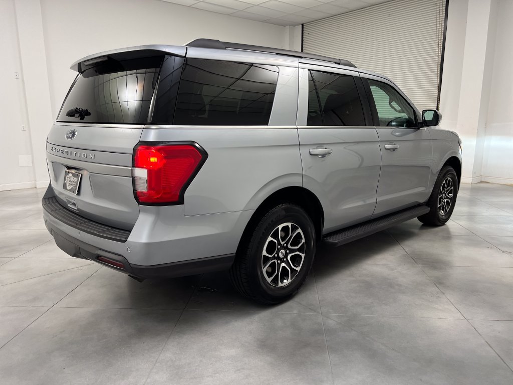 Used 2024 Ford Expedition XLT RWD image 9