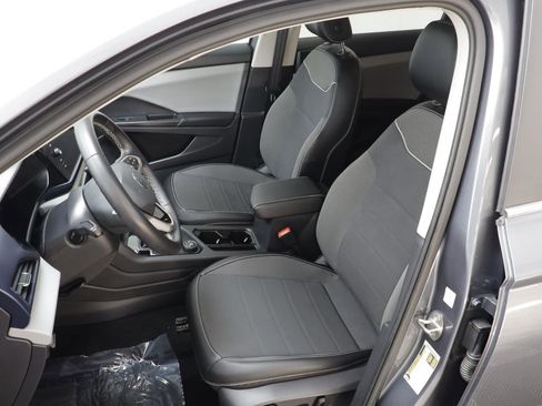 Certified 2023 Volkswagen Taos SE w/ Black Wheel Package image 13