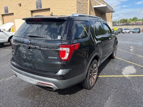 Used 2017 Ford Explorer Platinum AWD/4WD image 3