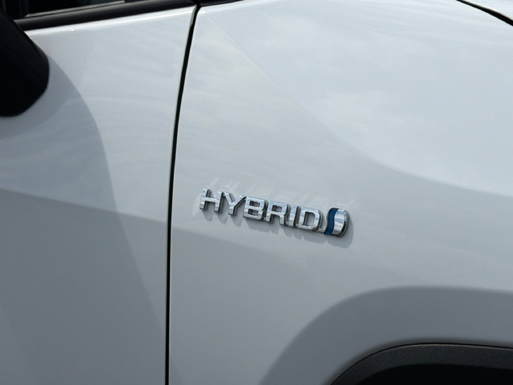Used 2021 Toyota RAV4 LE AWD/4WD image 9