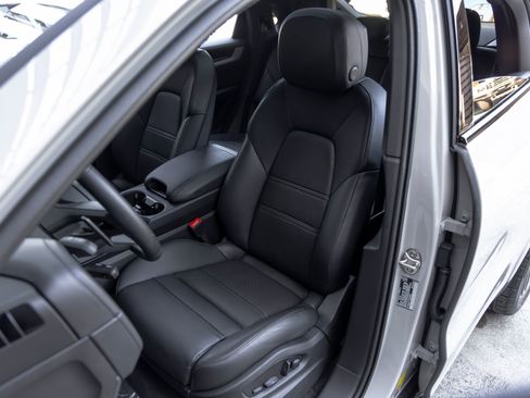 Certified 2026 Porsche Cayenne Coupe AWD/4WD image 5