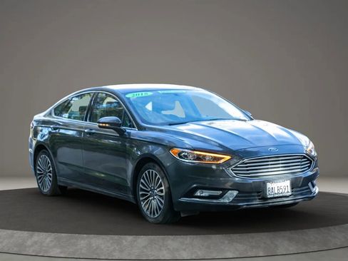 Used 2018 Ford Fusion Titanium image 3